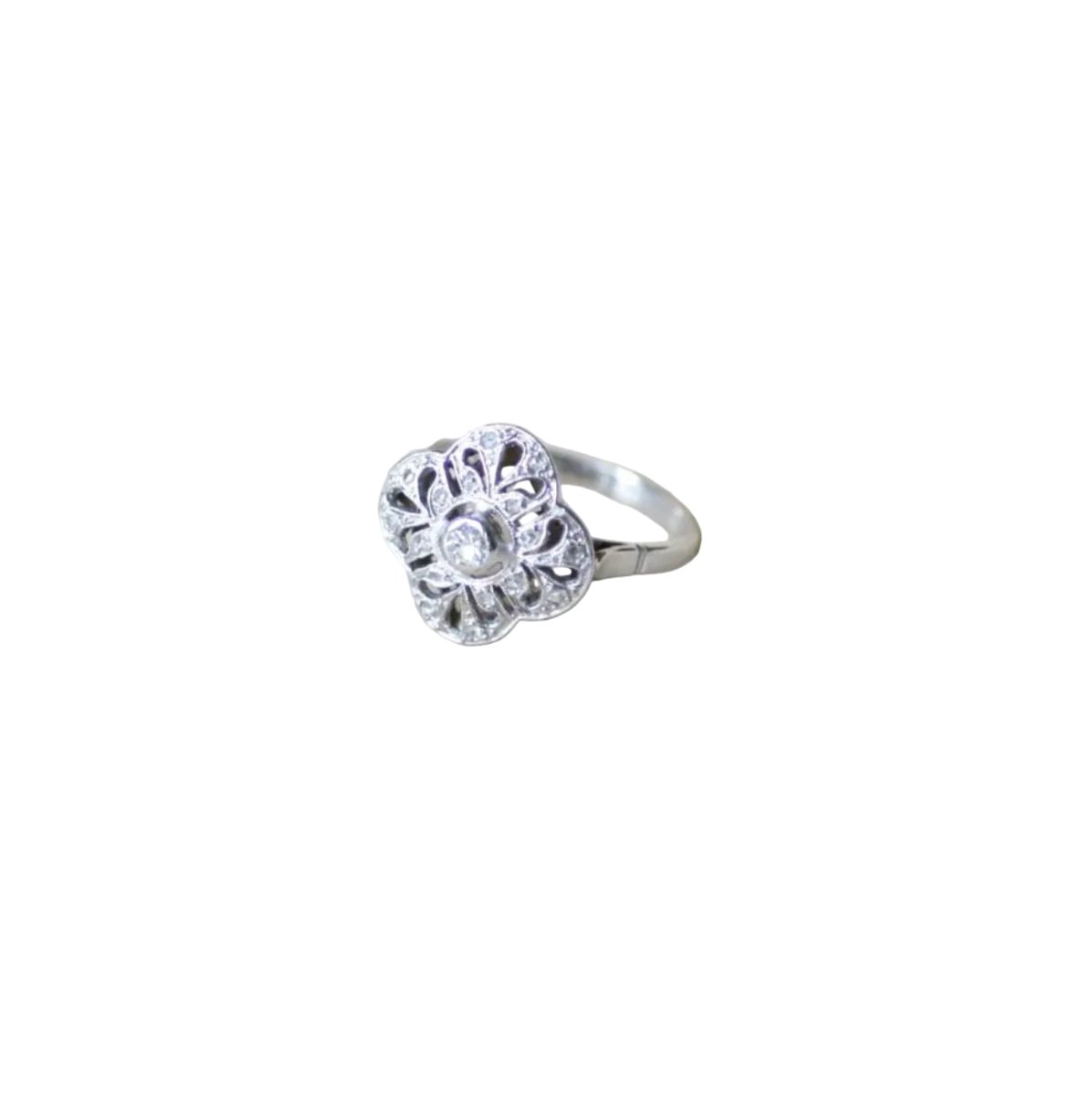 Bague Marguerite en or blanc, platine, et diamants - Castafiore