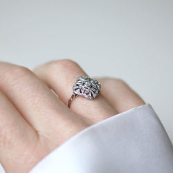 Bague Marguerite en or blanc, platine, et diamants - Castafiore