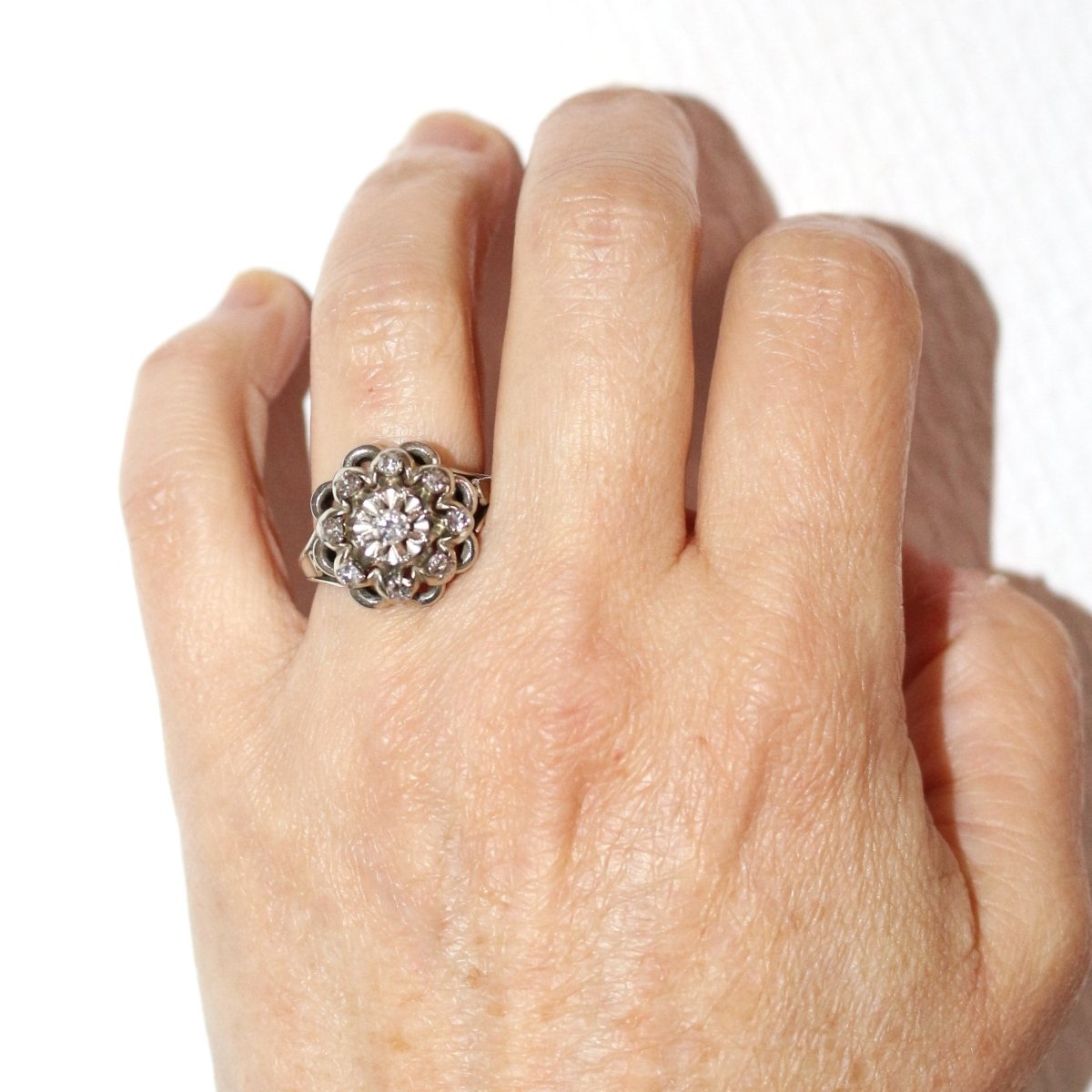 Bague Marguerite en or blanc, platine et diamants - Castafiore