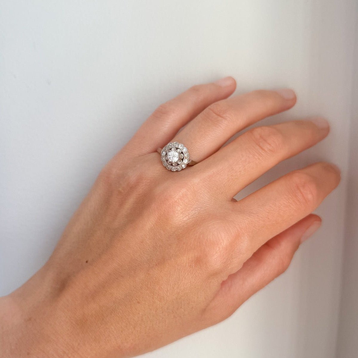 Bague Marguerite en or blanc, platine et diamants - Castafiore
