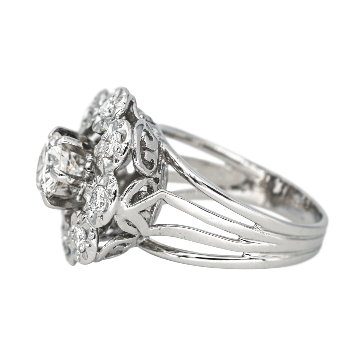 Bague Marguerite en or blanc, platine et diamants - Castafiore
