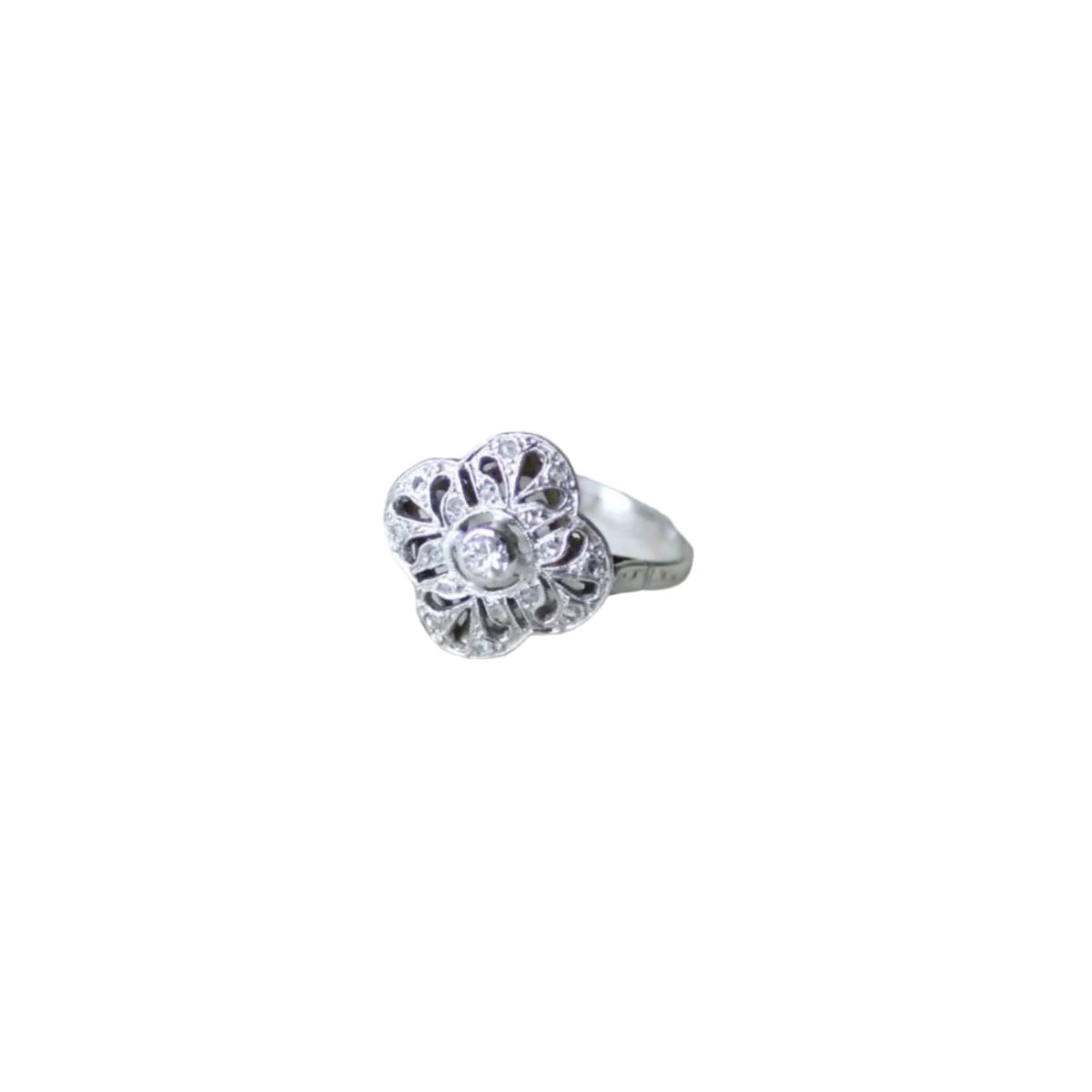 Bague Marguerite en or blanc, platine, et diamants - Castafiore