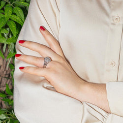 Bague Marguerite en or blanc, platine et diamants - Castafiore