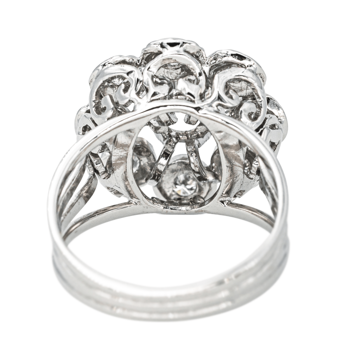 Bague Marguerite en or blanc, platine et diamants - Castafiore