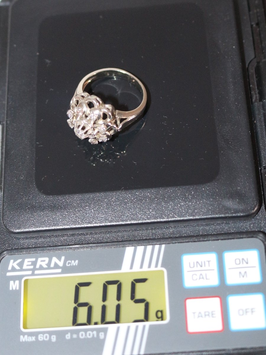 Bague Marguerite en or blanc, platine et diamants - Castafiore