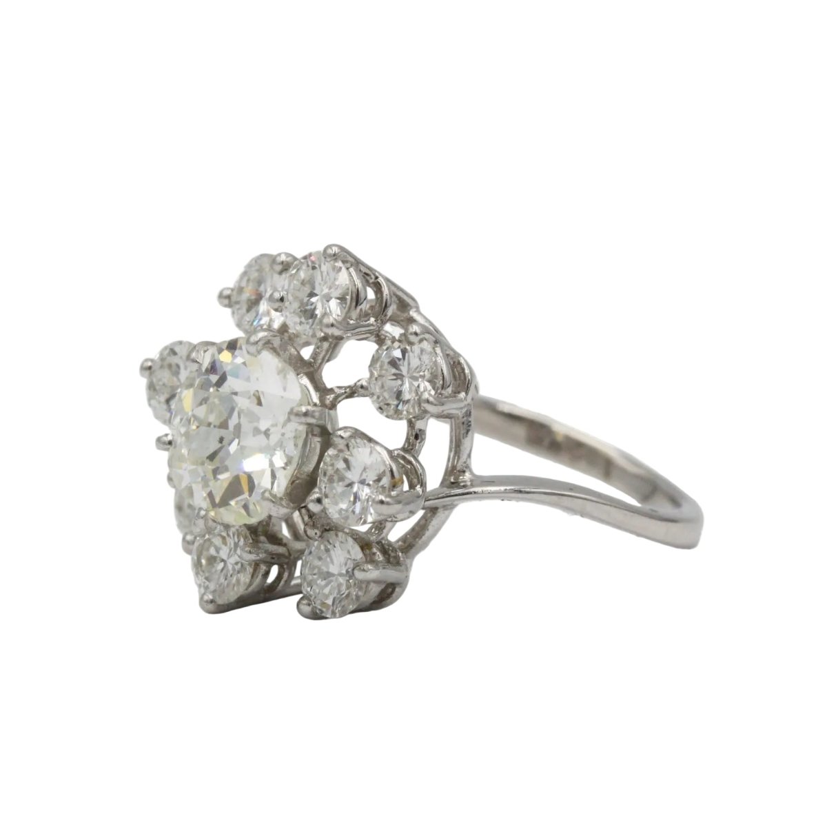 Bague Marguerite en or blanc, platine et diamants - Castafiore