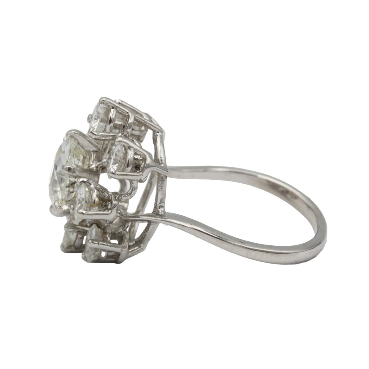 Bague Marguerite en or blanc, platine et diamants - Castafiore