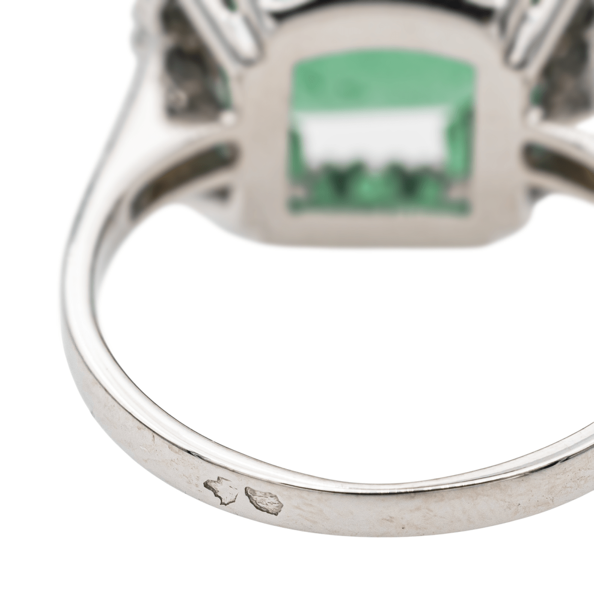 Bague Marguerite en or blanc, platine et émeraude - Castafiore