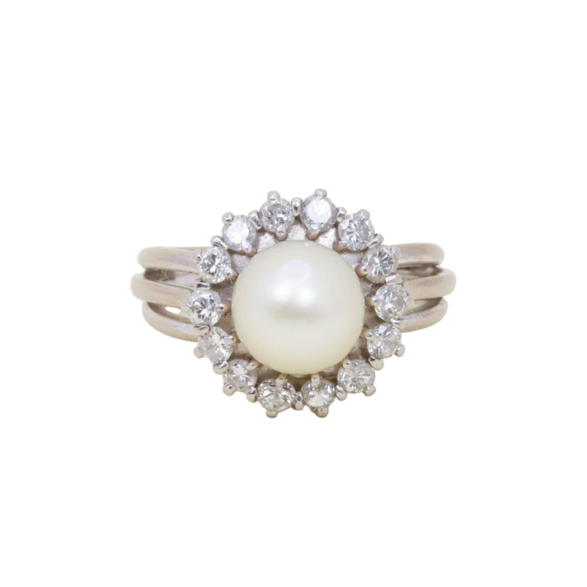 Bague Marguerite en or blanc, platine, perle, et diamants - Castafiore