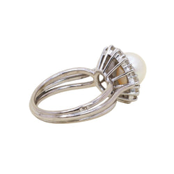 Bague Marguerite en or blanc, platine, perle, et diamants - Castafiore