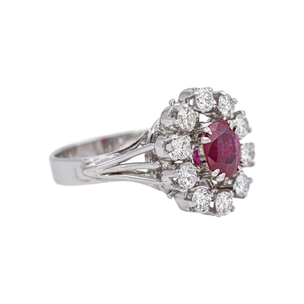 Bague Marguerite en or blanc, platine, rubis et diamants - Castafiore