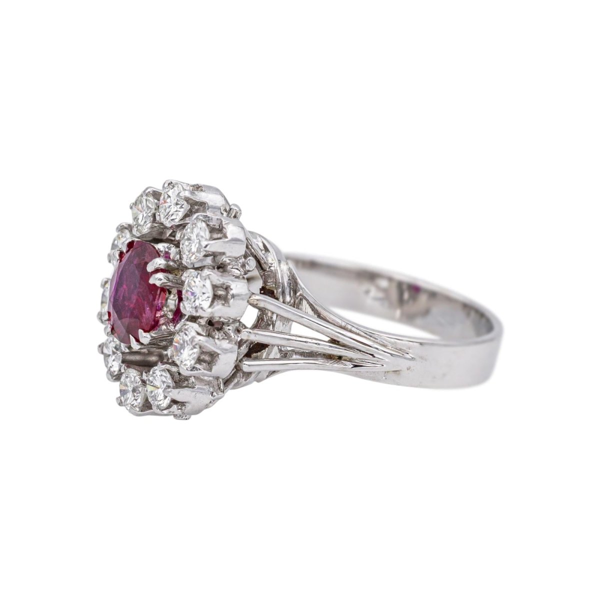 Bague Marguerite en or blanc, platine, rubis et diamants - Castafiore