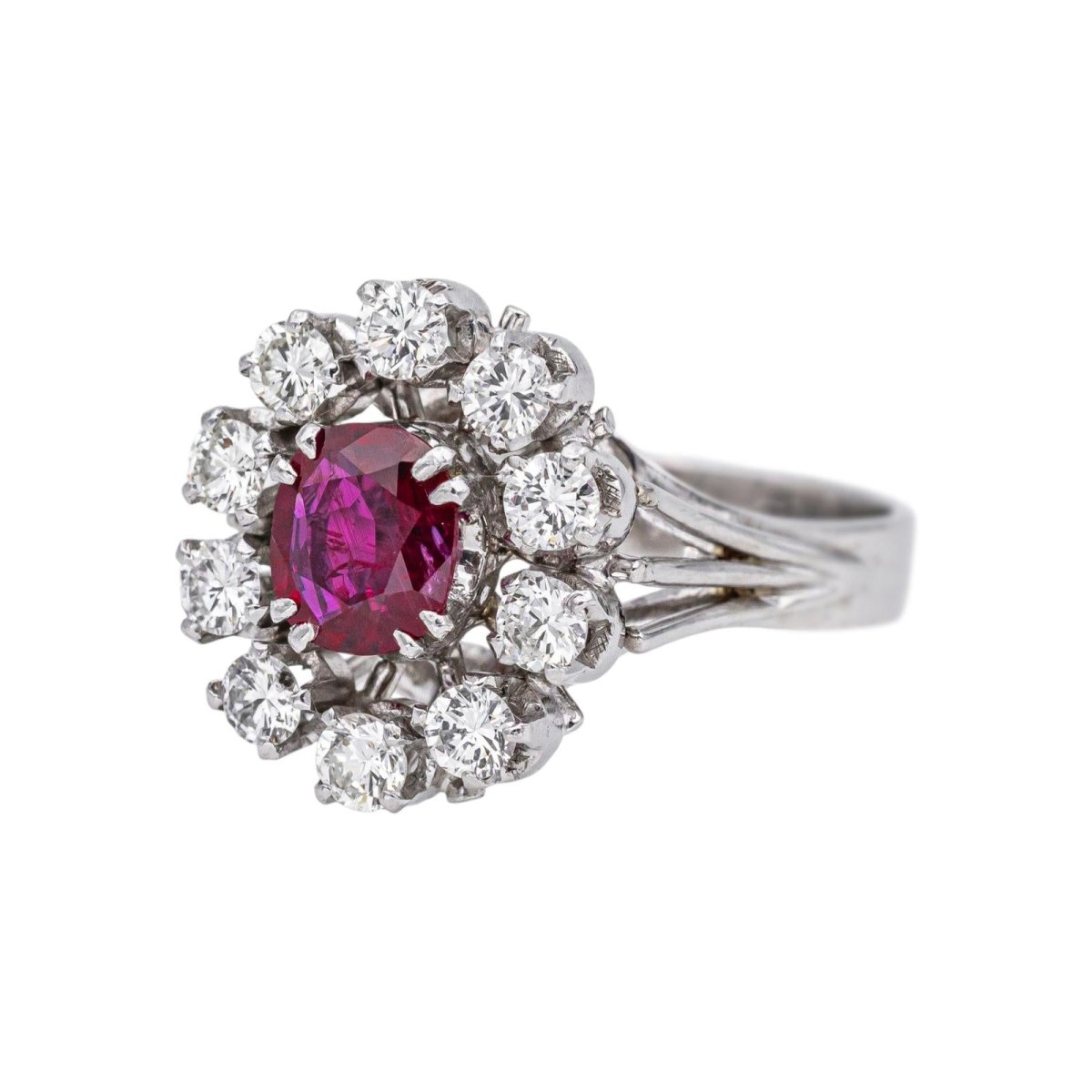 Bague Marguerite en or blanc, platine, rubis et diamants - Castafiore
