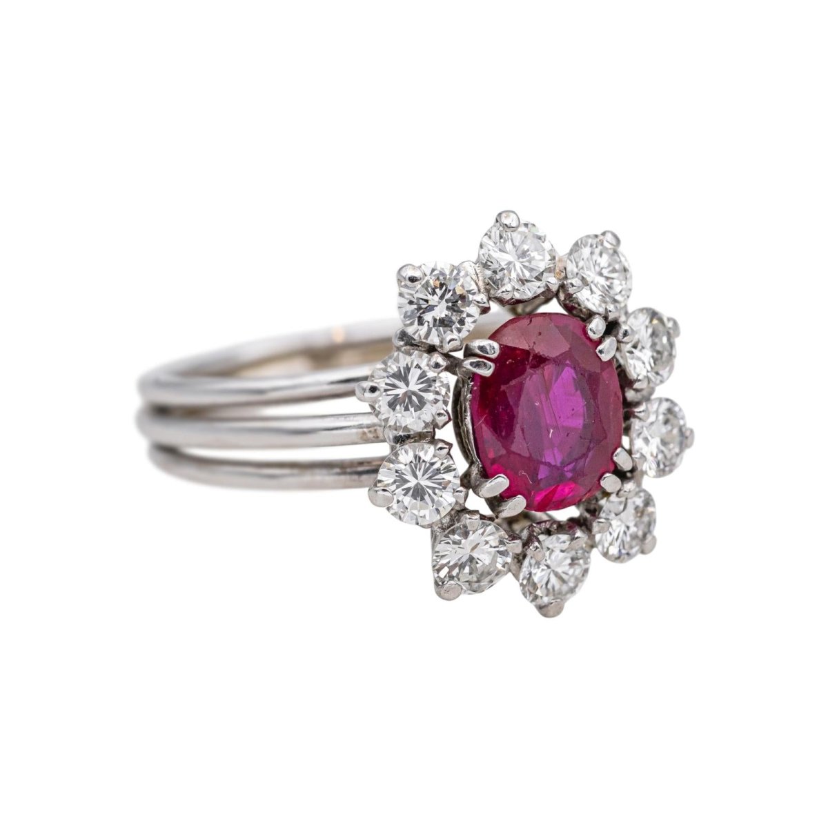 Bague Marguerite en or blanc, platine, rubis et diamants - Castafiore