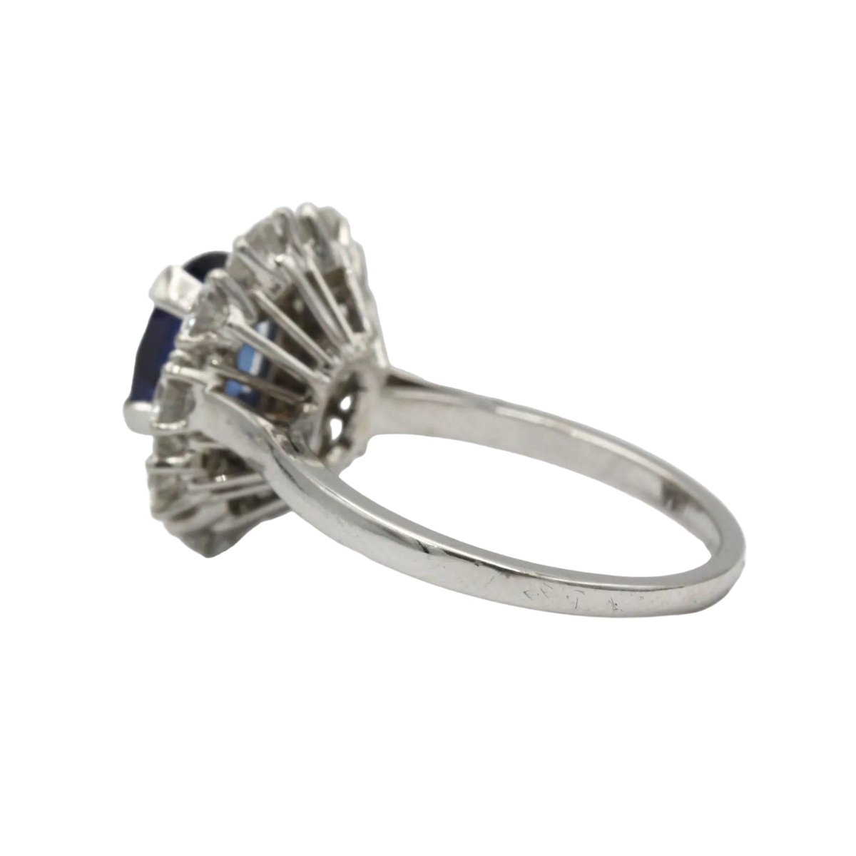Bague Marguerite en or blanc, platine, saphir et diamants - Castafiore