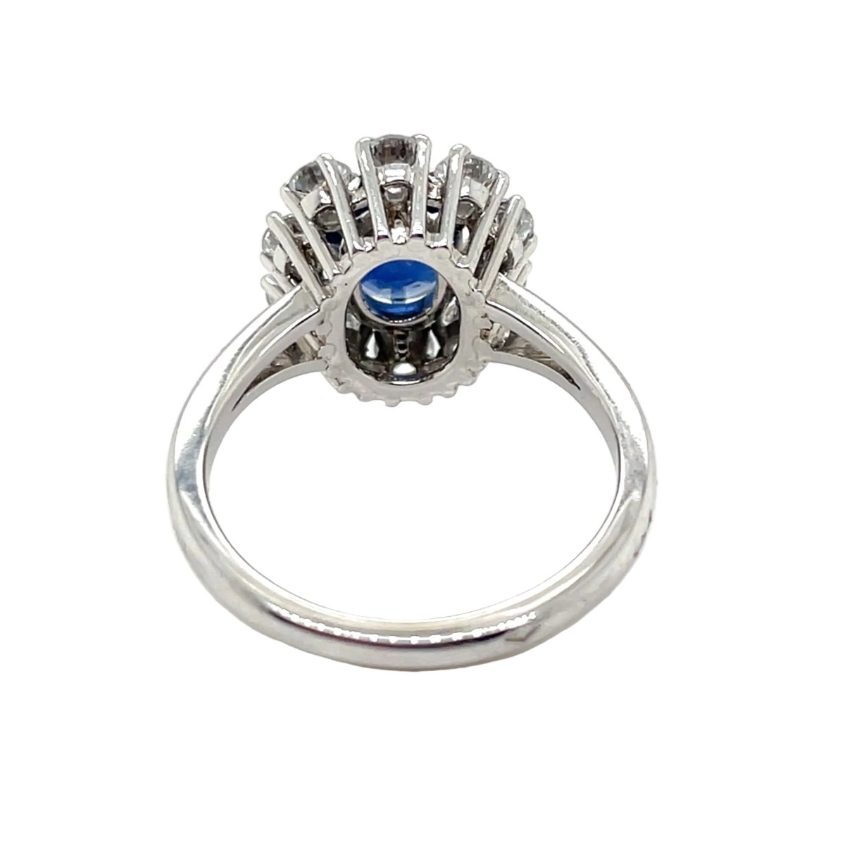 Bague Marguerite en or blanc, platine, saphir et diamants - Castafiore