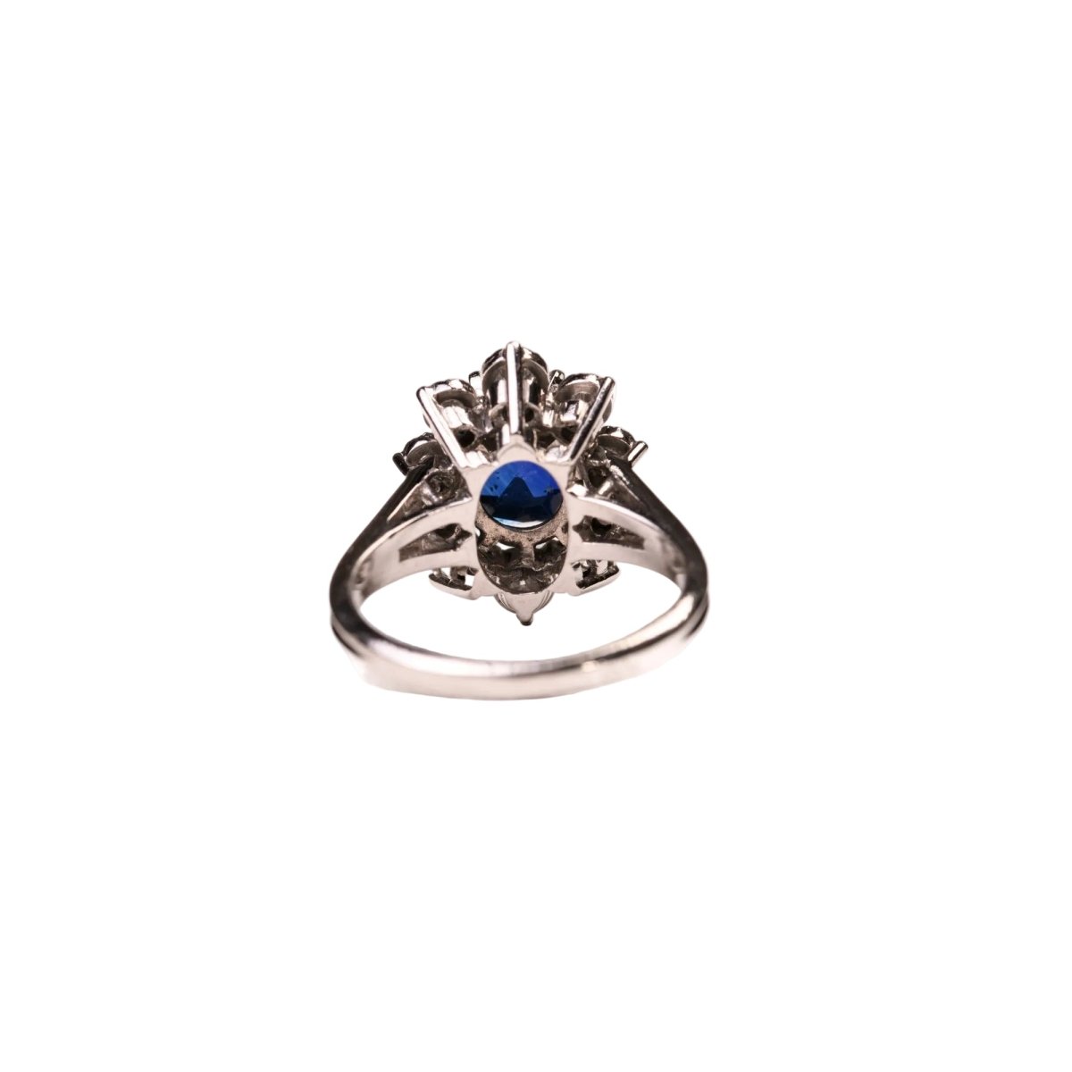 Bague Marguerite en or blanc, platine, saphir et diamants - Castafiore