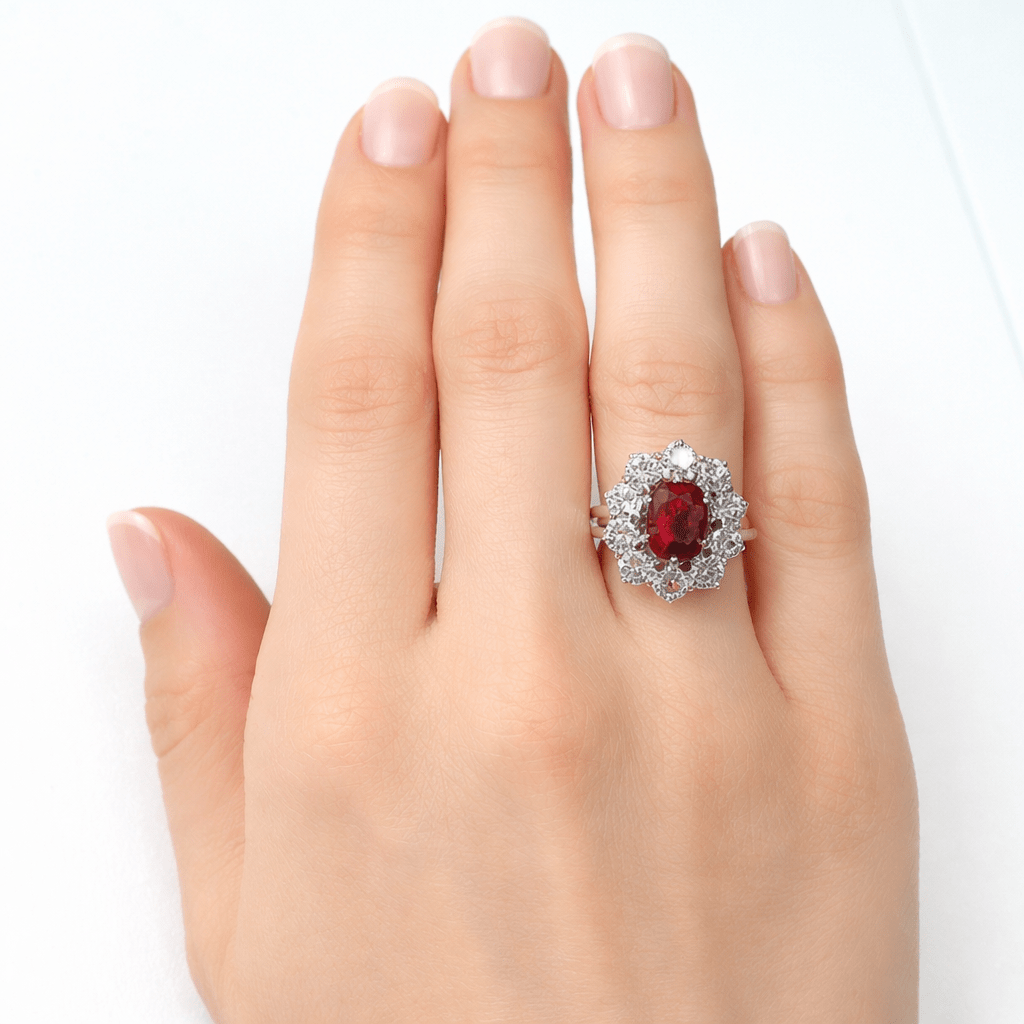 Bague Marguerite en or blanc, rubis et diamants - Castafiore