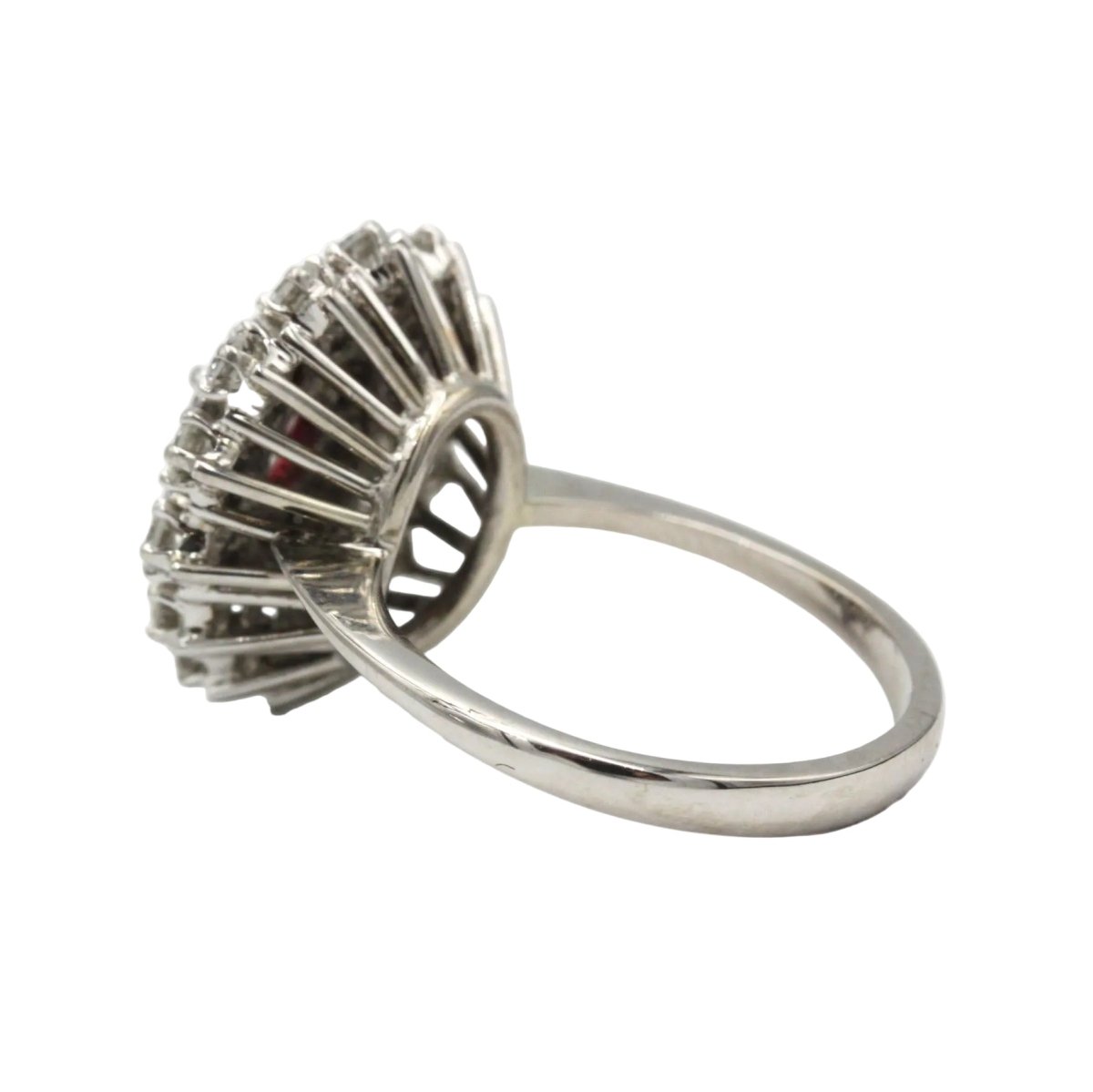 Bague Marguerite en or blanc, rubis et diamants - Castafiore