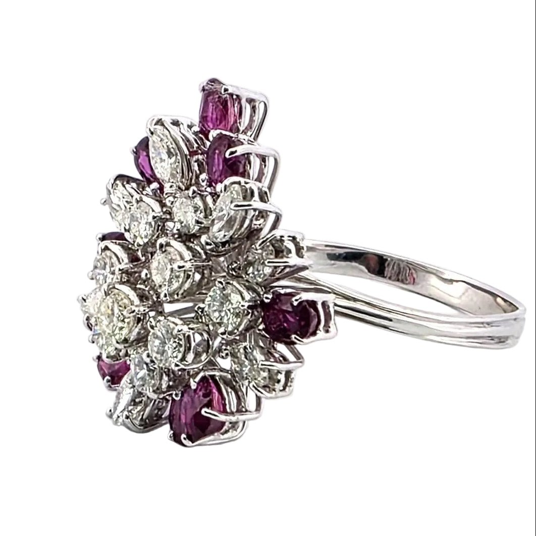 Bague Marguerite en or blanc, rubis et diamants - Castafiore