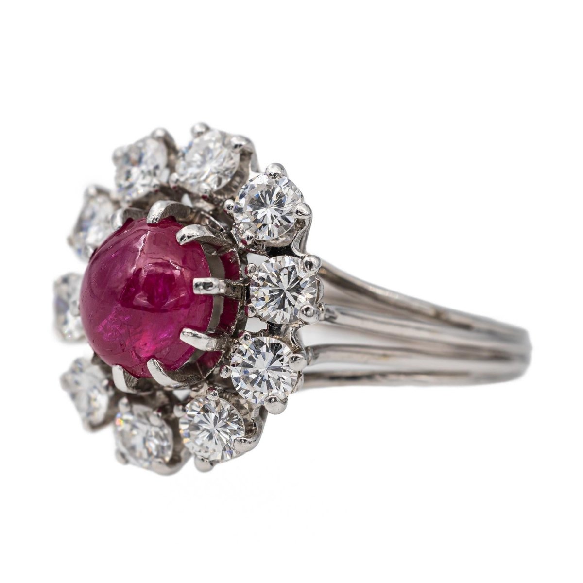Bague Marguerite en or blanc, rubis et diamants - Castafiore