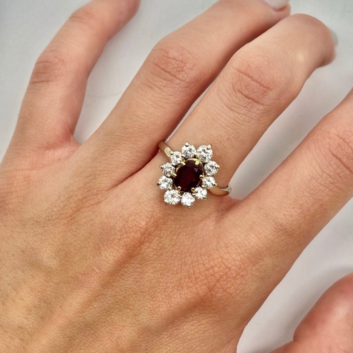 Bague Marguerite en or blanc, rubis et diamants - Castafiore