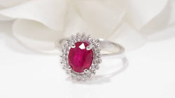 Bague marguerite en or blanc, rubis et diamants - Castafiore