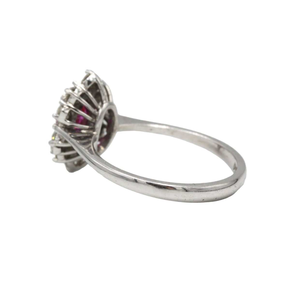 Bague Marguerite en or blanc, rubis et diamants - Castafiore