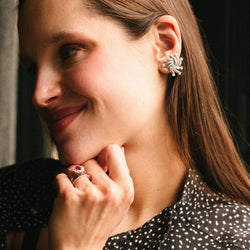 Bague Marguerite en or blanc, rubis et diamants - Castafiore