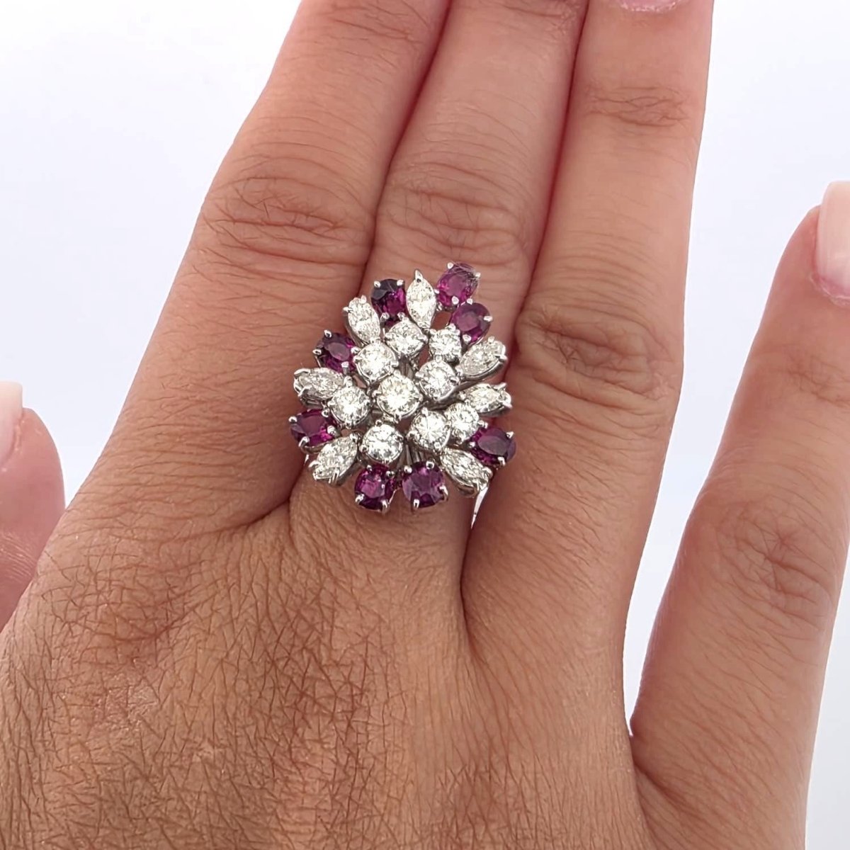 Bague Marguerite en or blanc, rubis et diamants - Castafiore