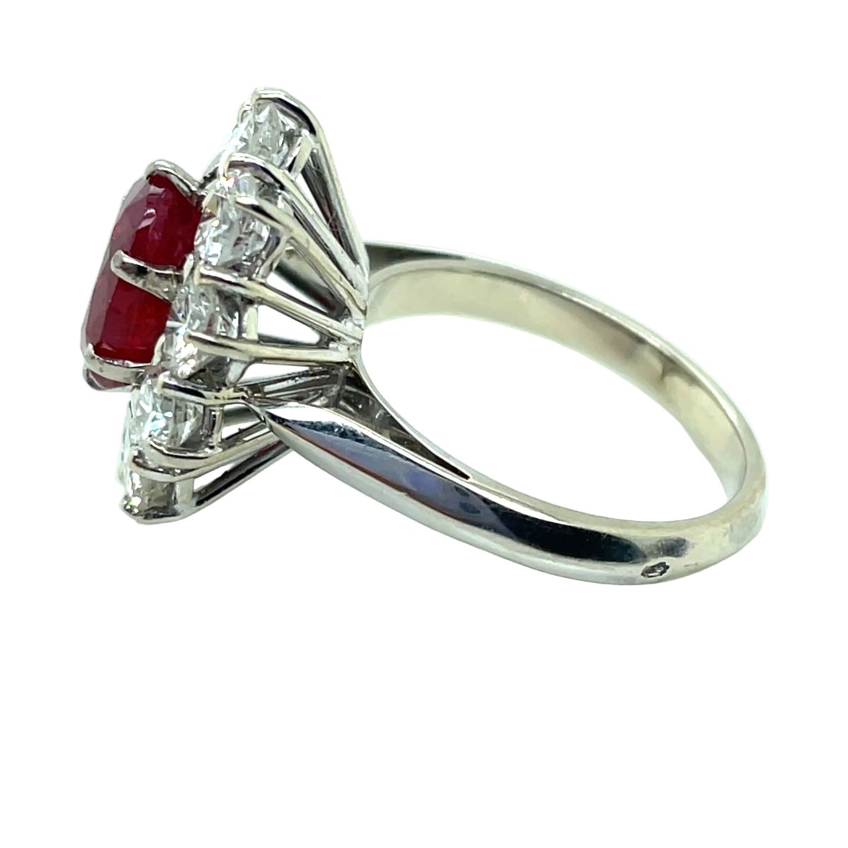 Bague Marguerite en or blanc, rubis et diamants - Castafiore