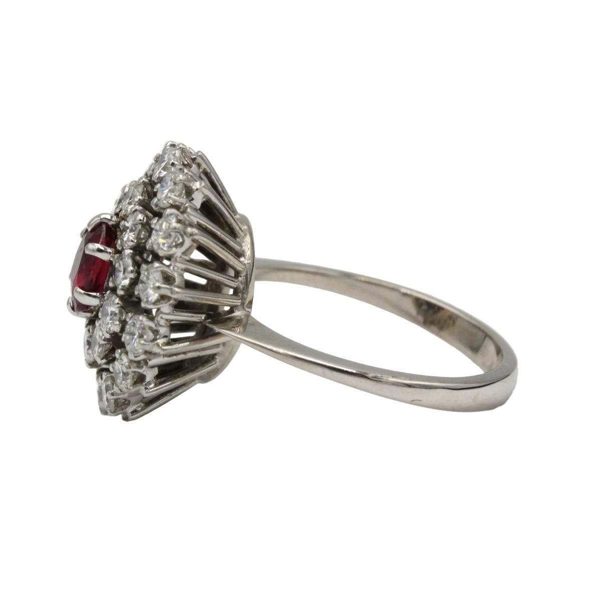 Bague Marguerite en or blanc, rubis et diamants - Castafiore