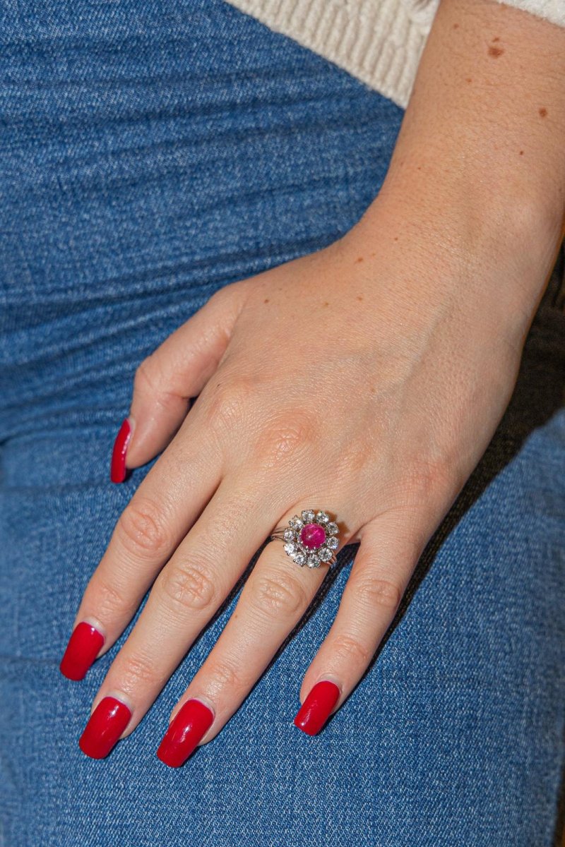 Bague Marguerite en or blanc, rubis et diamants - Castafiore