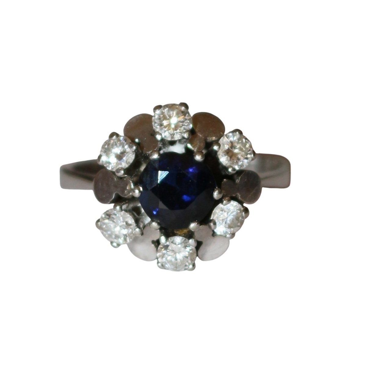 Bague Marguerite en or blanc, saphir, et diamants - Castafiore