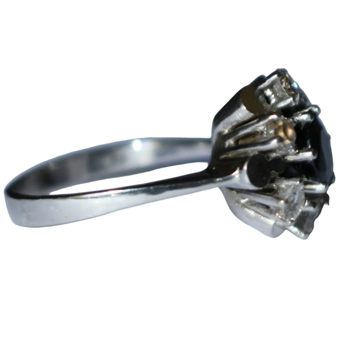 Bague Marguerite en or blanc, saphir, et diamants - Castafiore