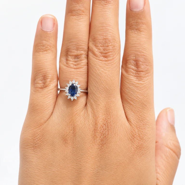 Bague Marguerite en or blanc, saphir et diamants - Castafiore