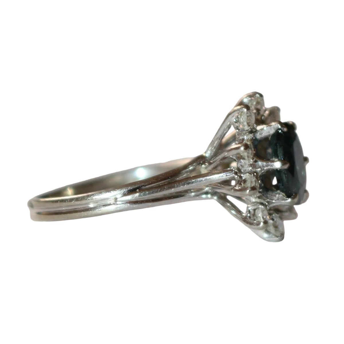 Bague Marguerite en or blanc, saphir et diamants - Castafiore