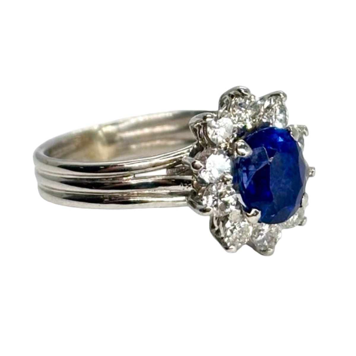 Bague Marguerite en or blanc, saphir et diamants - Castafiore