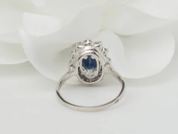 Bague marguerite en or blanc, saphir et diamants - Castafiore