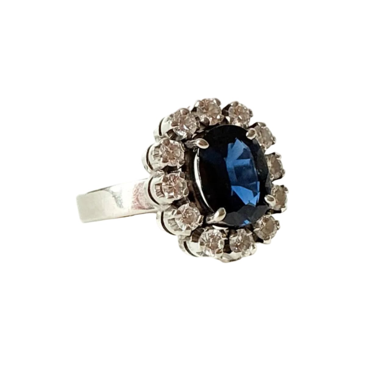 Bague Marguerite en or blanc, saphir et diamants - Castafiore