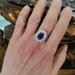Bague Marguerite en or blanc, saphir, et diamants - Castafiore
