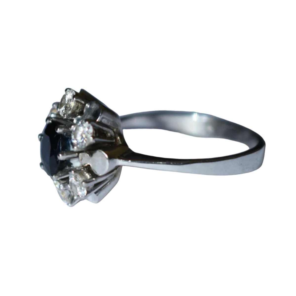 Bague Marguerite en or blanc, saphir, et diamants - Castafiore