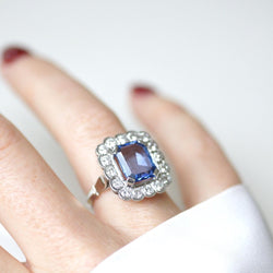 Bague Marguerite en or blanc, saphir, et diamants - Castafiore