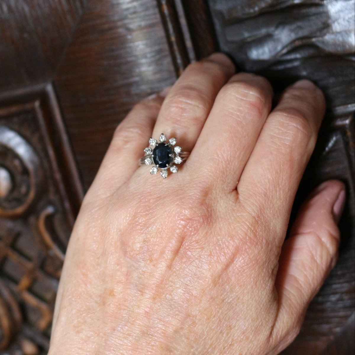 Bague Marguerite en or blanc, saphir et diamants - Castafiore