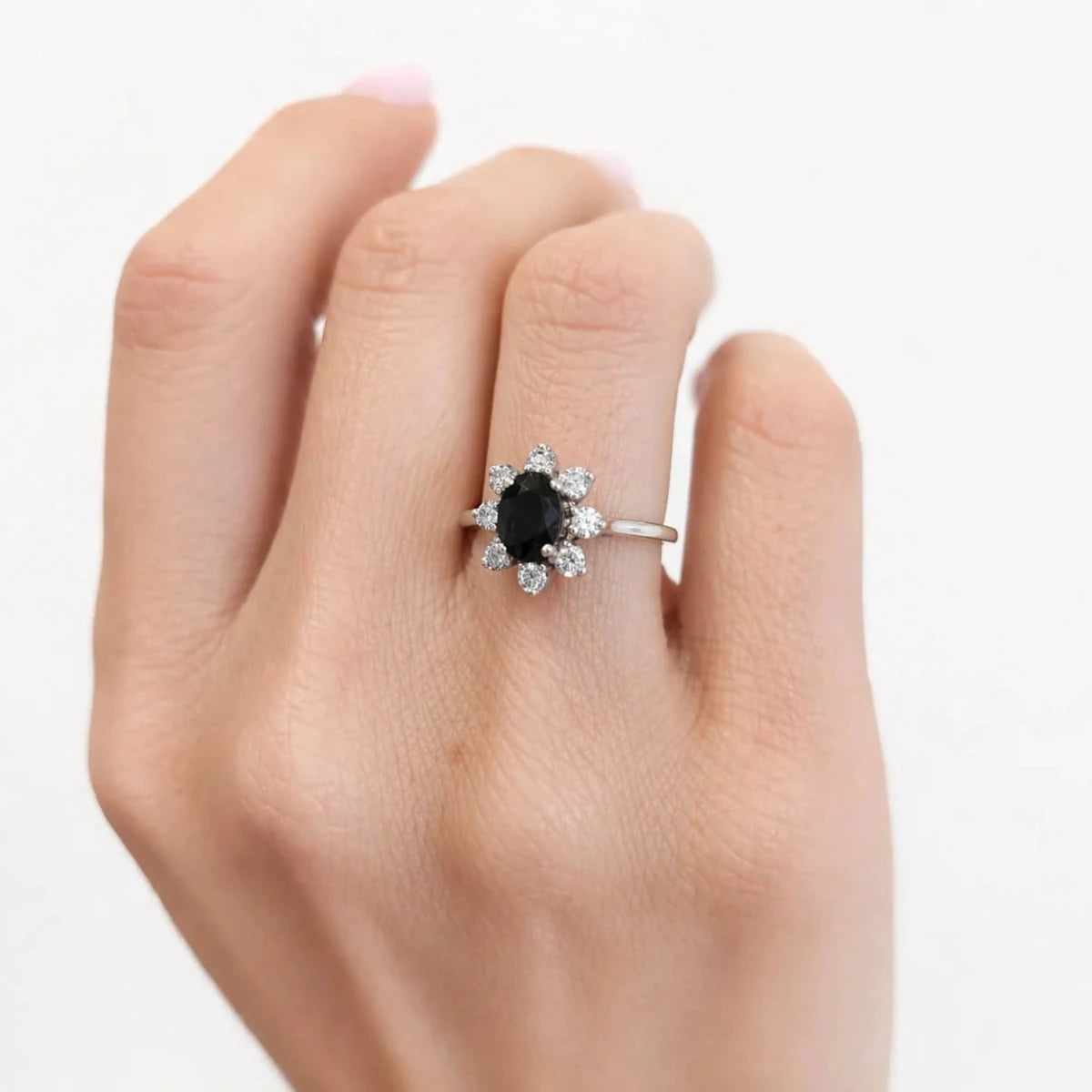Bague Marguerite en or blanc, saphir et diamants - Castafiore