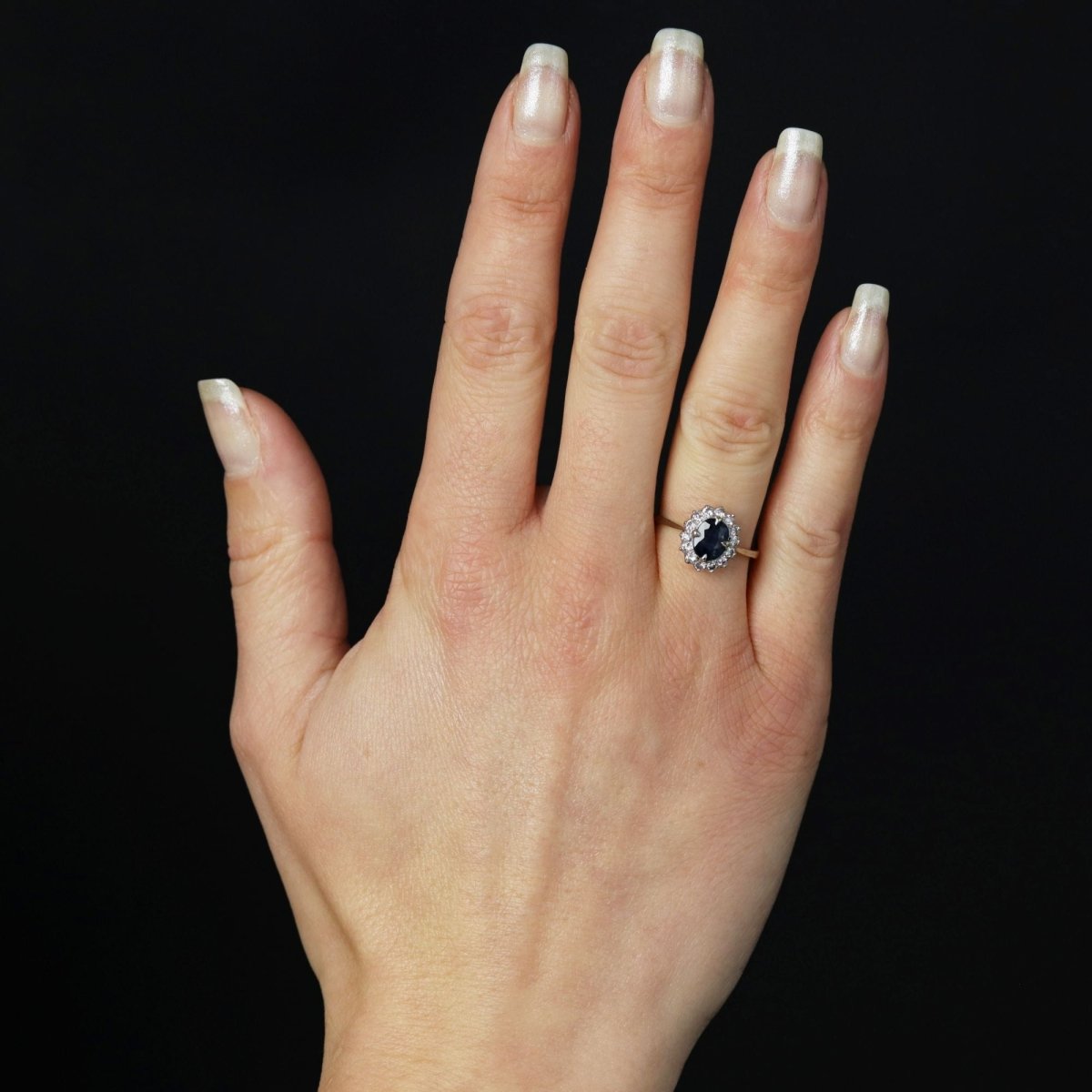Bague Marguerite en or blanc, saphir et diamants - Castafiore
