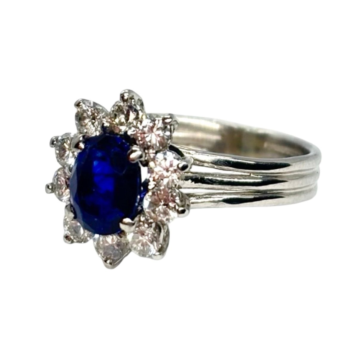Bague Marguerite en or blanc, saphir et diamants - Castafiore