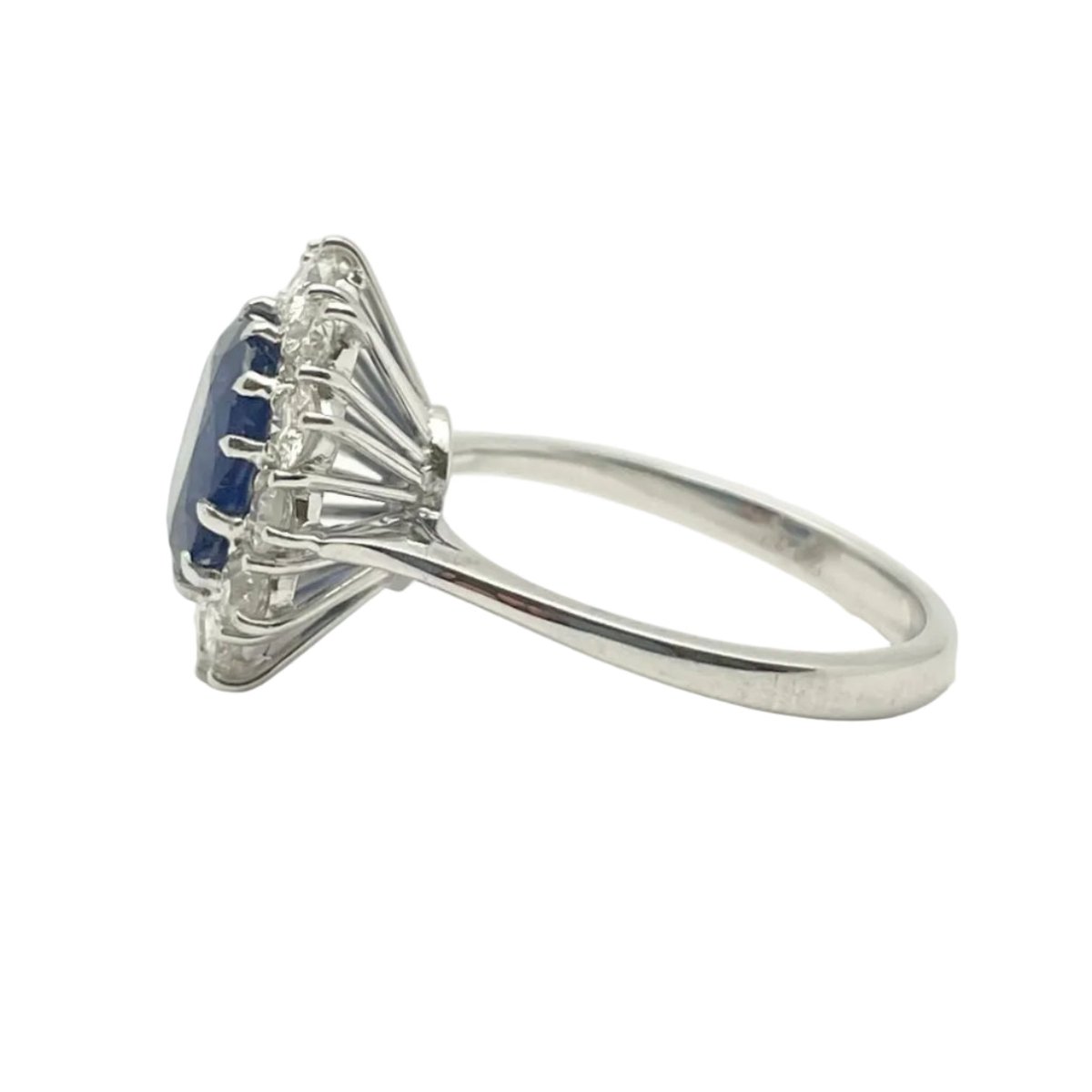 Bague Marguerite en or blanc, saphir et diamants - Castafiore
