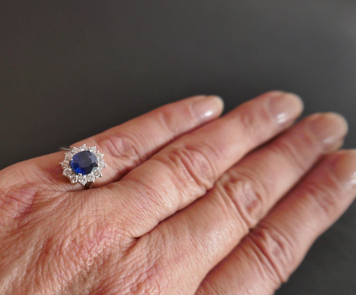 Bague Marguerite en or blanc, saphir naturel et diamants - Castafiore