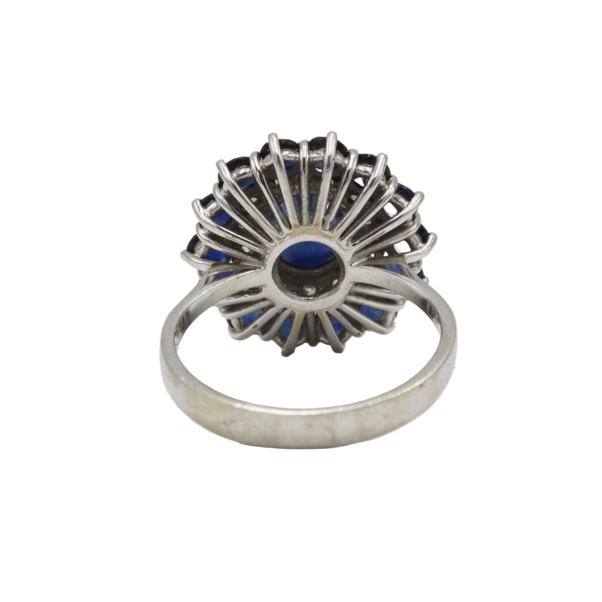 Bague Marguerite en or blanc, saphirs et diamants - Castafiore